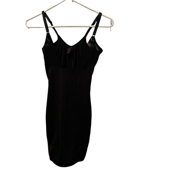 Marilyn Monroe Intimates slip size‎ medium. Preowned in excellent condition. - Picture 1 of 9
